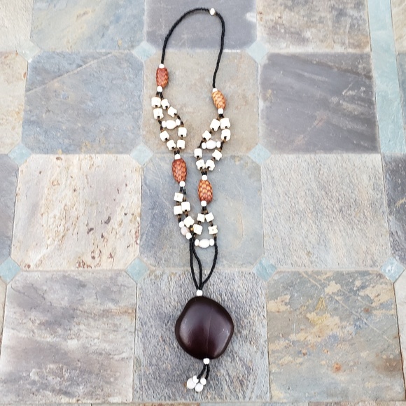 ☆ Vintage Wood & Shell Necklace ☆ - Picture 2 of 8